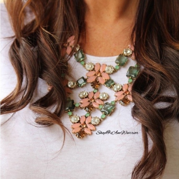 Stella & Dot Gold Tone Crystal Fleurette Bib Statement Necklace *shop@iamwarrior